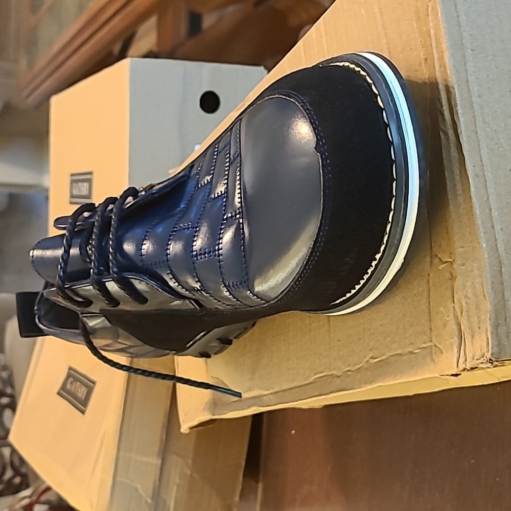 They are sizes 12 Gatsby shoes blue